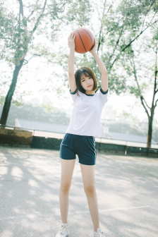 男人挠女生屁股视频高清